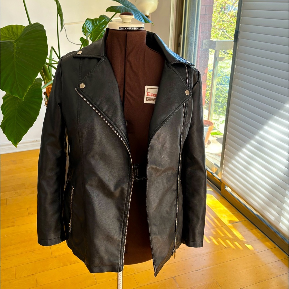 Leather jacket with inside faux fur